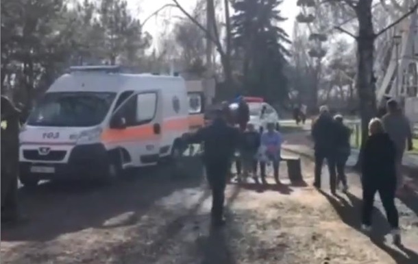 В Запорожье при падении скульптуры погибла девочка