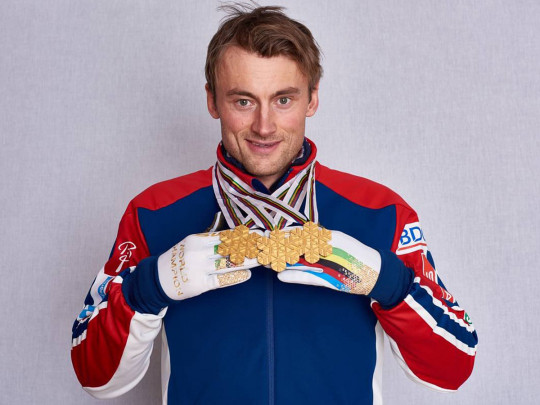 Двукратный олимпийский чемпион набрал миллион просмотров с песней о карантине (видео)