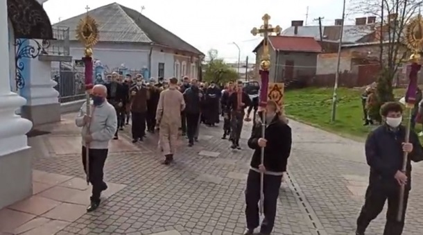На Львовщине священник организовал крестный ход, несмотря на карантин