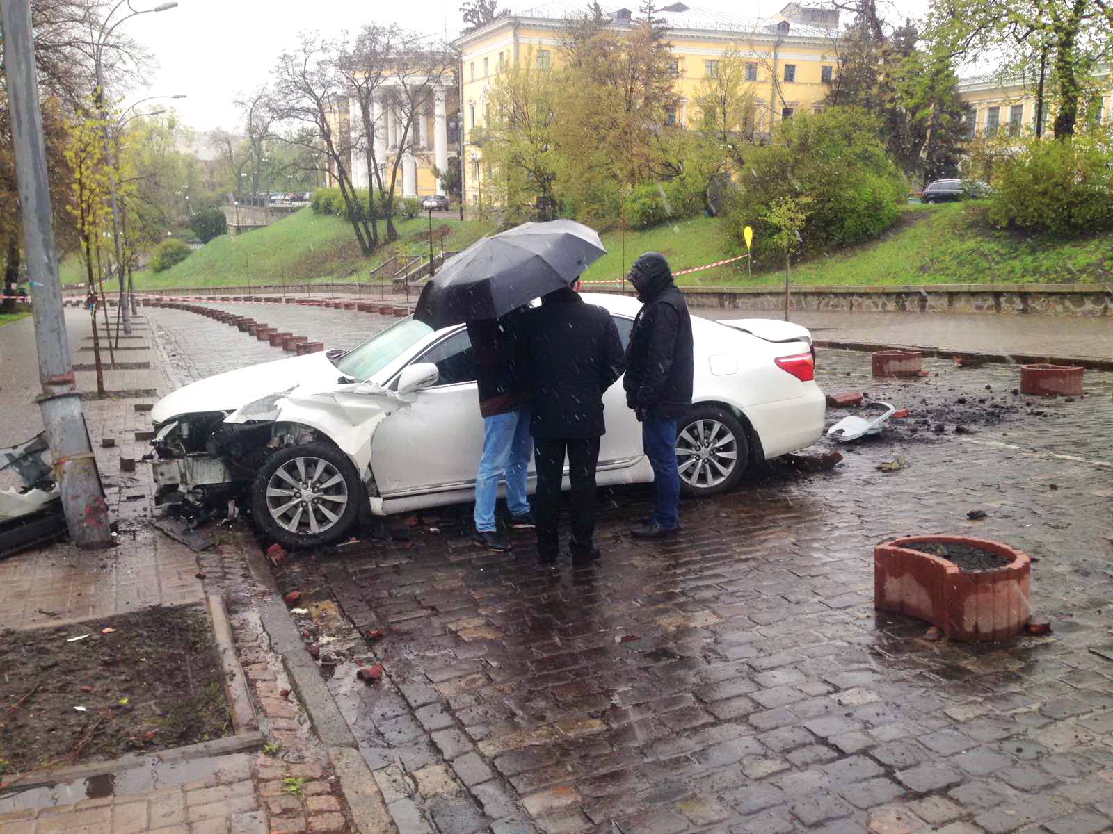 В Киеве задержали сотрудника Кабмина, бравшего десятки тысяч долларов за трудоустройство на госслужбу (фото)