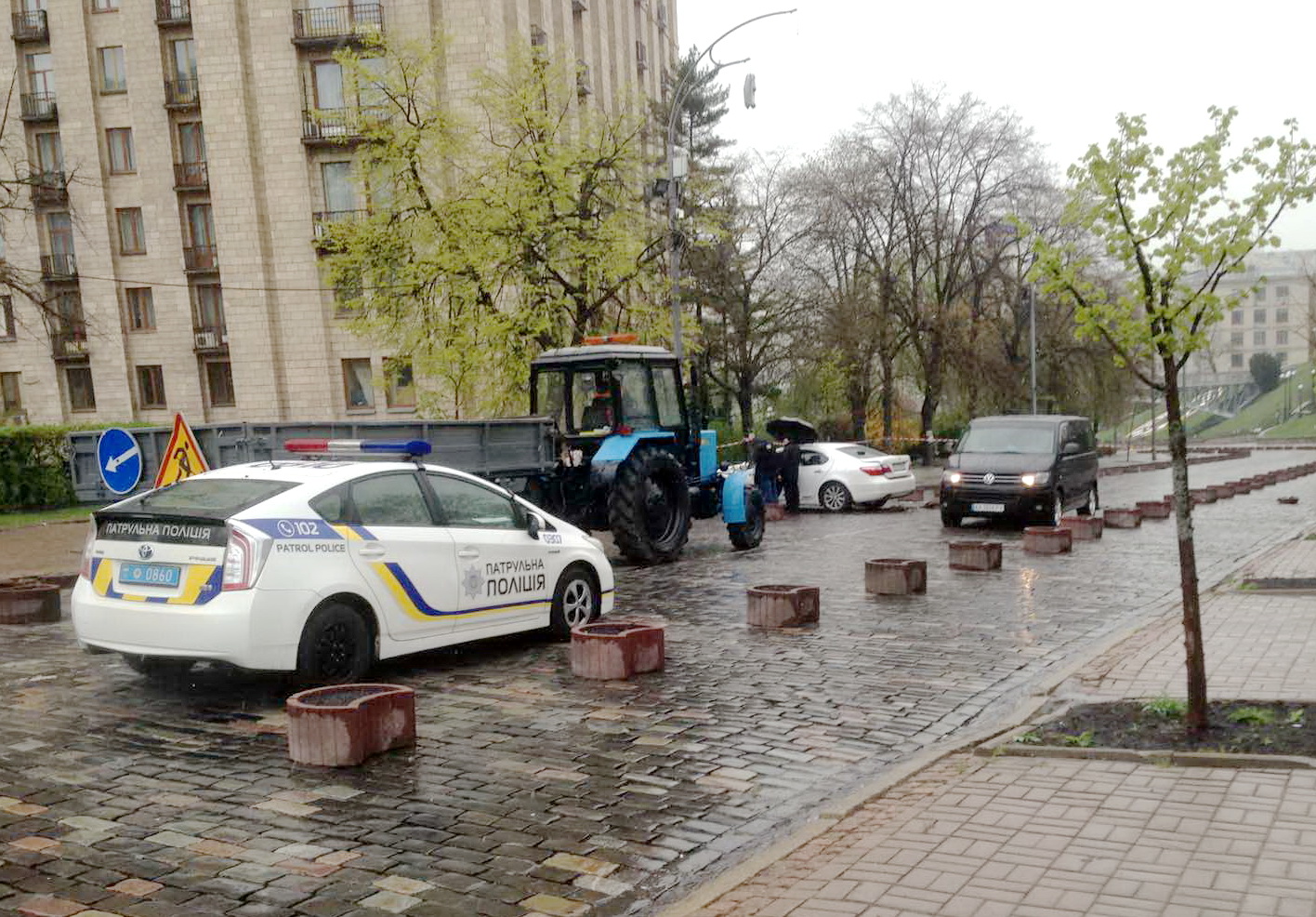 В Киеве задержали сотрудника Кабмина, бравшего десятки тысяч долларов за трудоустройство на госслужбу (фото)