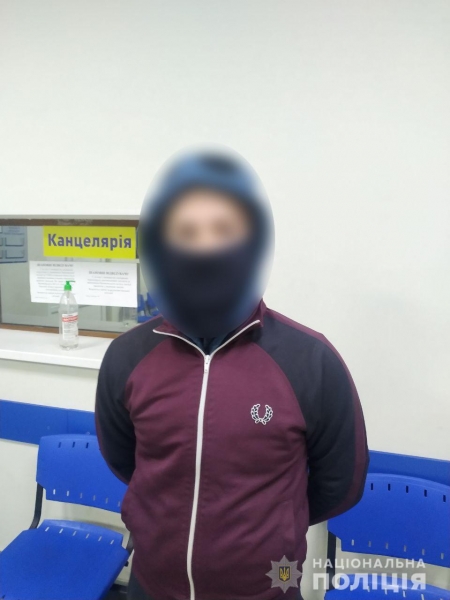 Возле Аллеи Славы в Одессе полиция задержала двух человек: одного — с георгиевской лентой, второго — со свастикой