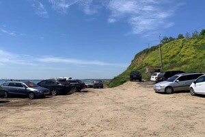 Пляж в Крыжановке: плюсы, минусы и как проходит подготовка к туристическому сезону 