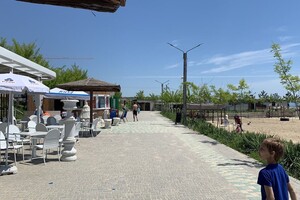 Пляж в Крыжановке: плюсы, минусы и как проходит подготовка к туристическому сезону 