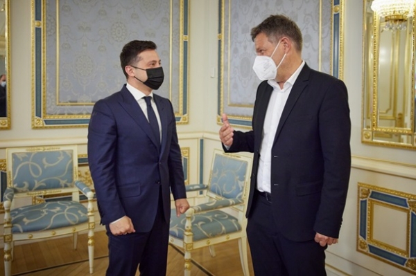 Оружие для Украины. Ожесточенные споры в ГерманииСюжет
