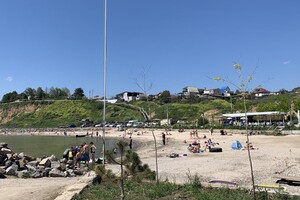 Пляж в Крыжановке: плюсы, минусы и как проходит подготовка к туристическому сезону 