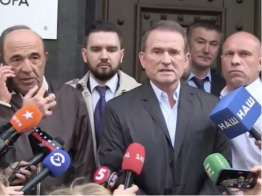 «У нас є три години на підготовку до судового засідання»: Медведчук залишив Офіс генпрокурора