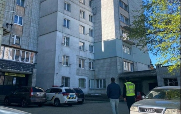 Во Львове двухлетняя девочка выпала из окна на восьмом этаже