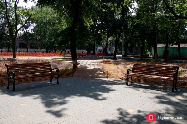 Аккуратно и просто, но ещё не конец: в Одессе официально открыли сквер за 45 миллионов. Фоторепортаж