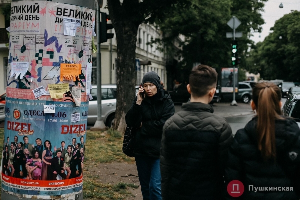 Дождь, ветер, холодрыга: как в Одессе стартовало лето. Фоторепортаж