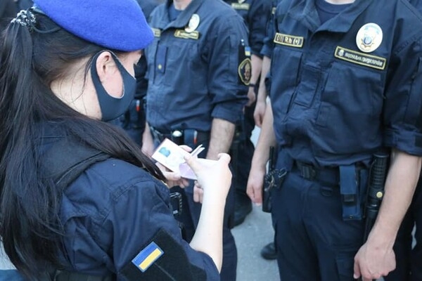 Впервые в Украине: в Одессе женщина-нацгвардеец возглавила патрулирование города  
