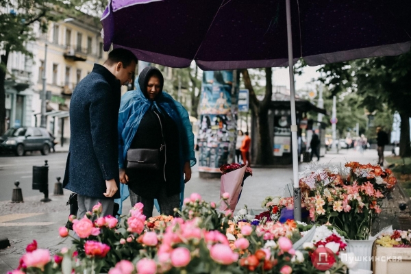 Дождь, ветер, холодрыга: как в Одессе стартовало лето. Фоторепортаж