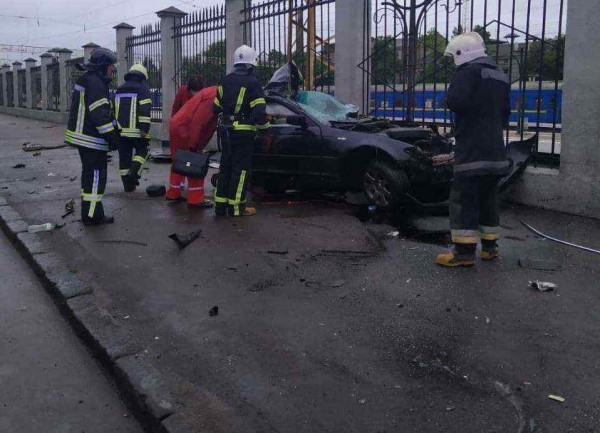 Авто разорвало пополам: на Среднефонтанской произошло смертельное ДТП. Фото, обновлено
