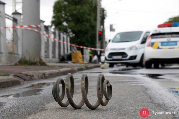 Авто разорвало пополам: на Среднефонтанской произошло смертельное ДТП. Фото, обновлено