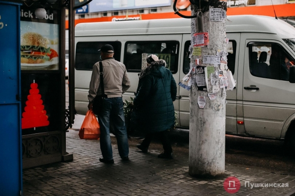 Дождь, ветер, холодрыга: как в Одессе стартовало лето. Фоторепортаж