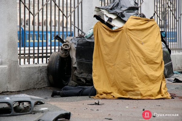 Авто разорвало пополам: на Среднефонтанской произошло смертельное ДТП. Фото, обновлено