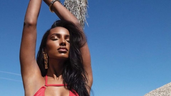 Ангел Victoria’s Secret показала безупречную фигуру в купальнике