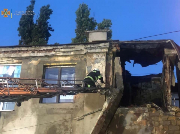 В Одессе обрушилось старое здание завода. Фото