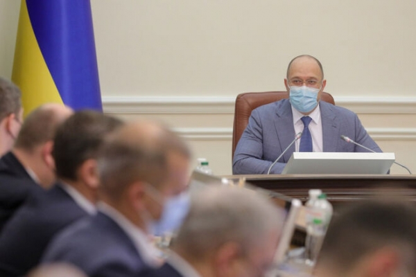 
Шмыгаль подал в суд на НАПК из-за требования уволить Витренко
