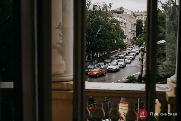 Дождь, ветер, холодрыга: как в Одессе стартовало лето. Фоторепортаж