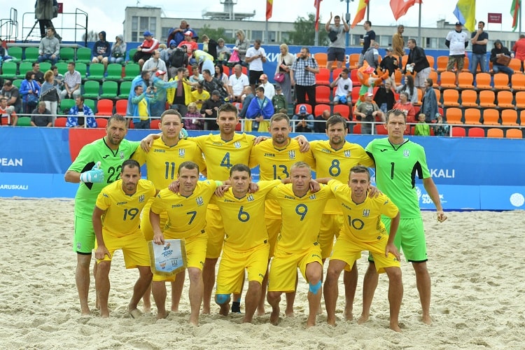 Збірна України з пляжного футболу здобула путівку на чемпіонату світу: відео божевільного матчу