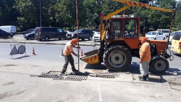 В Одессе срочно прочистили ливнёвки после потопа 