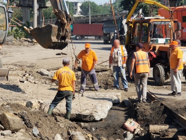 В Одессе срочно прочистили ливнёвки после потопа 