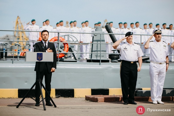Полный порт «смертельной красоты», Зеленский и самолёты: как на Одесском морвокзале день ВМС отмечали