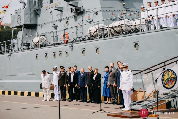 Полный порт «смертельной красоты», Зеленский и самолёты: как на Одесском морвокзале день ВМС отмечали
