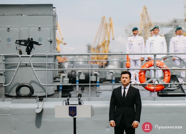 Полный порт «смертельной красоты», Зеленский и самолёты: как на Одесском морвокзале день ВМС отмечали