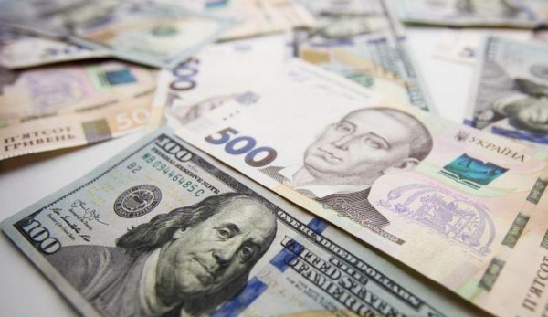 Средняя зарплата украинцев впервые в истории превысила 500 долларов