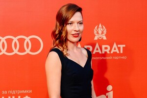 Закрытие ОМКФ-2021: какие образы стали лучшими на красной дорожке