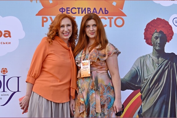 С клоунами и своим королем: в Одессе прошел фестиваль "Рыжий город"
