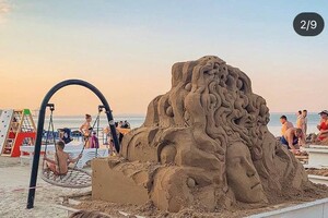 Приходите с детьми: в Одессе проходит фестиваль песчаной скульптуры