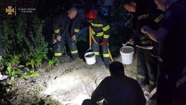 В Киеве мужчина погиб во время копания колодца