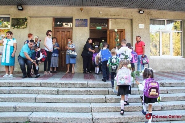 День знаний в Одессе: школьные линейки отменили, но не все 