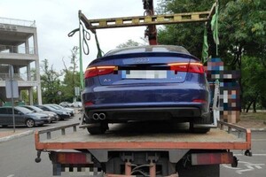 Парковались на местах для людей с инвалидностью: в Одессе эвакуировали нарушителей