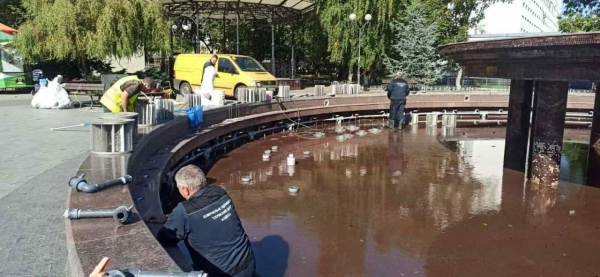 В Одессе консервируют фонтаны на зиму: как это происходит