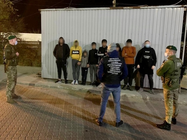 В Ильичёвском порту обнаружили 10-летнего сирийца-нелегала и его друзей