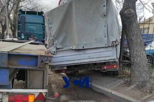 В Одессе произошло три ДТП с участием фур (видео)