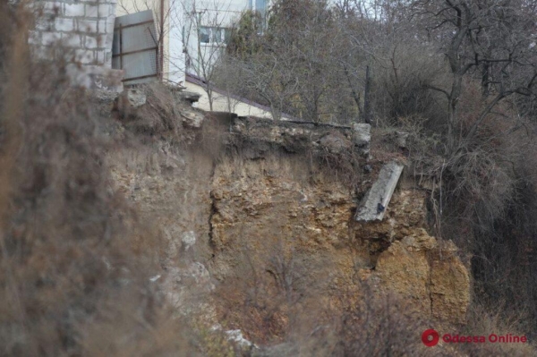 В Черноморке случился оползень — никто не пострадал 