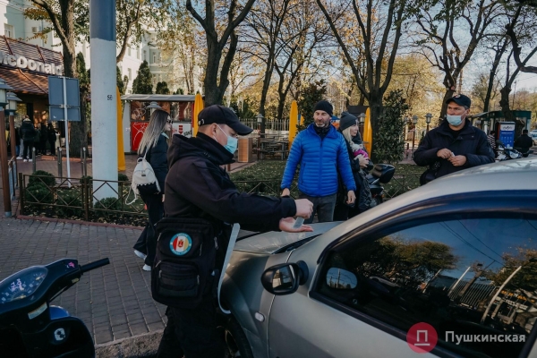 Бой «елочке»: на обновленной улице Черняховского уже штрафуют за неправильную парковку. Фото