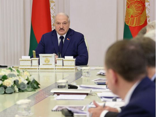 Лукашенко поскаржився Путіну на перекидання зброї з України біженцям на польському кордоні
