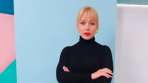 Тина Кароль отправилась в Минск в мини-юбке за 42 тысячи гривен