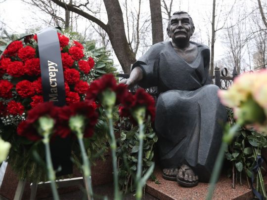 У річницю смерті Армена Джигарханяна на його могилі відкрили незвичайний пам'ятник: як він виглядає