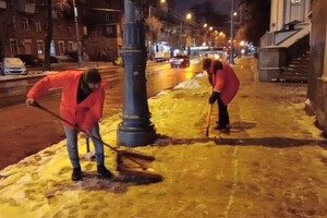 Непогода в Одессе: как в городе борются с гололедицей