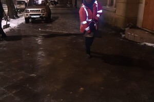 Непогода в Одессе: как в городе борются с гололедицей