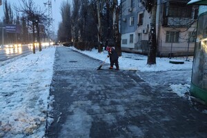 Непогода в Одессе: как в городе борются с гололедицей