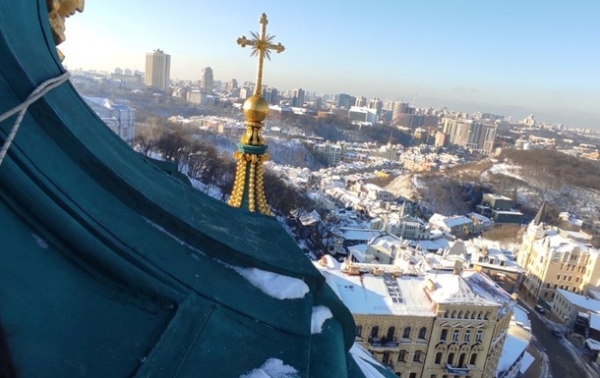 В Киеве непогода повредила Андреевскую церковь