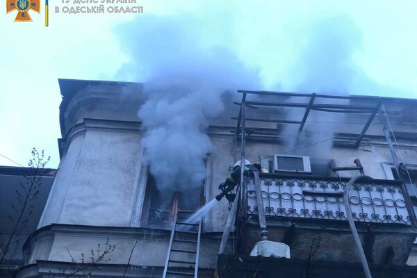 В центре Одессы загорелся памятник архитектуры: погиб мужчина (обновлено)